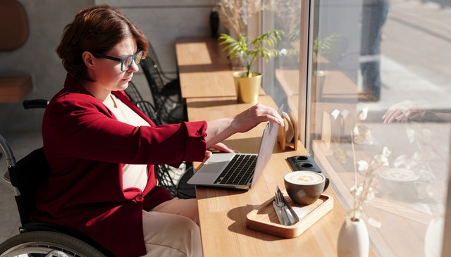 home office for small spaces_desk