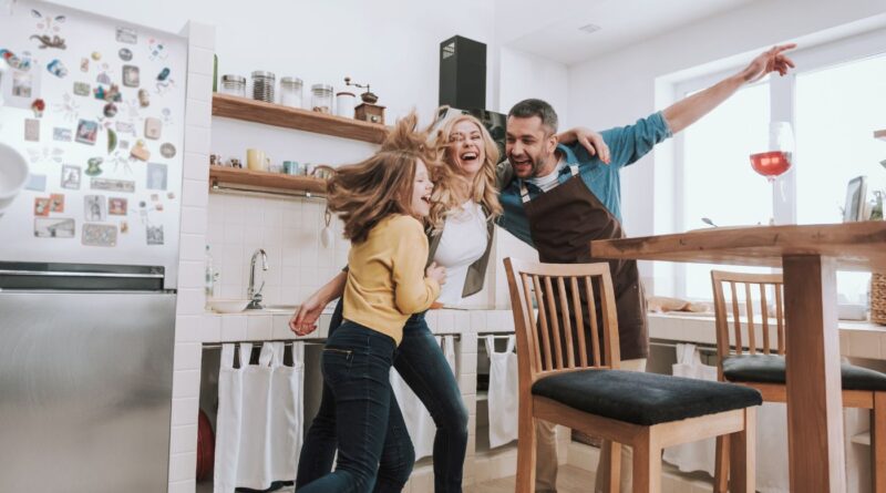 Stress relief for work-at-home mums through Kitch'N Dancing